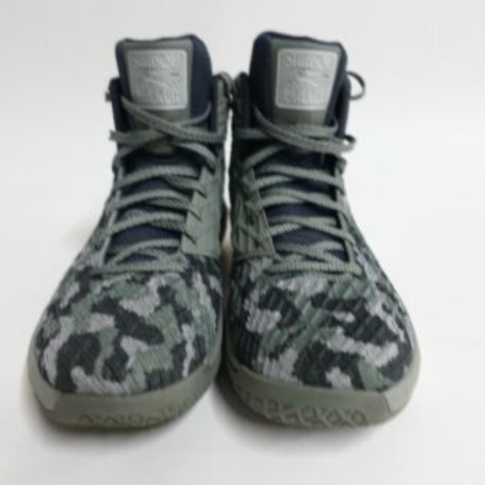 Li-ning 'Shadow Walker' Size 9, Men's Basketball shoe's with replacement box